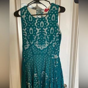UP teal dress never worn in size medium still has tags